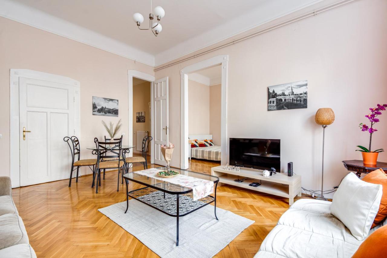 Vintage Apartment In The Jewish Quarter Boedapest Buitenkant foto