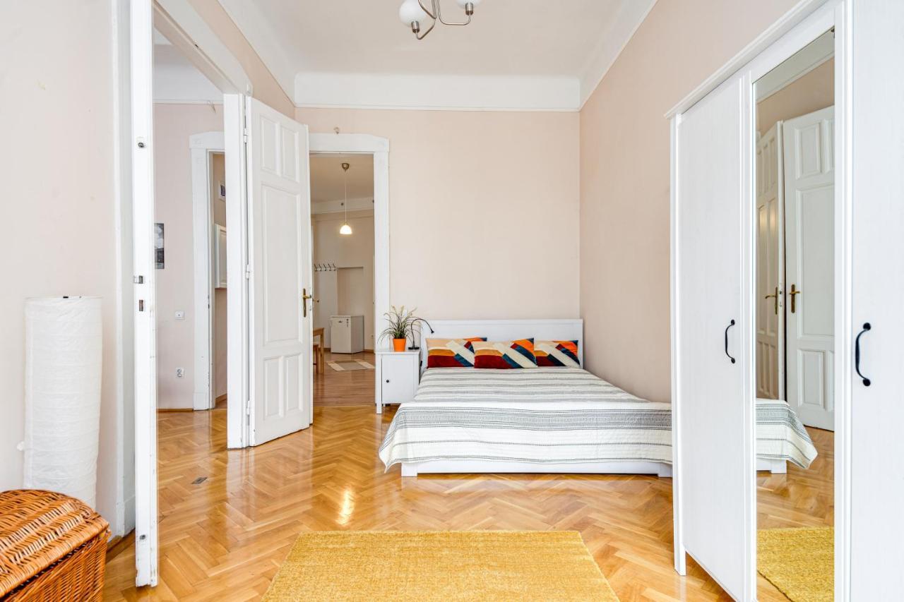 Vintage Apartment In The Jewish Quarter Boedapest Buitenkant foto